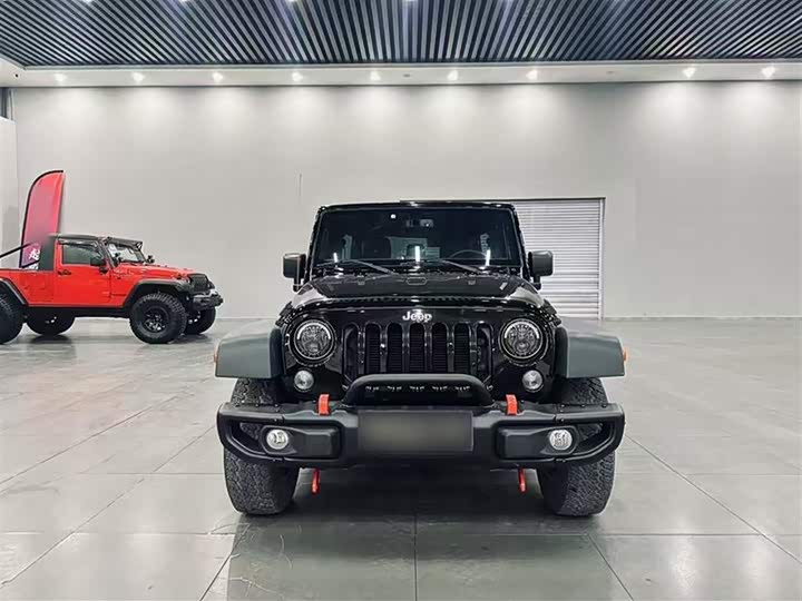 Фото 3 - Jeep Wrangler