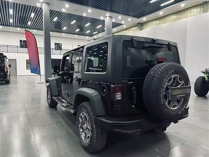 Фото 6 - Jeep Wrangler