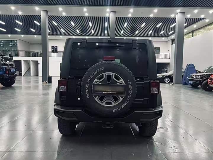 Фото 7 - Jeep Wrangler