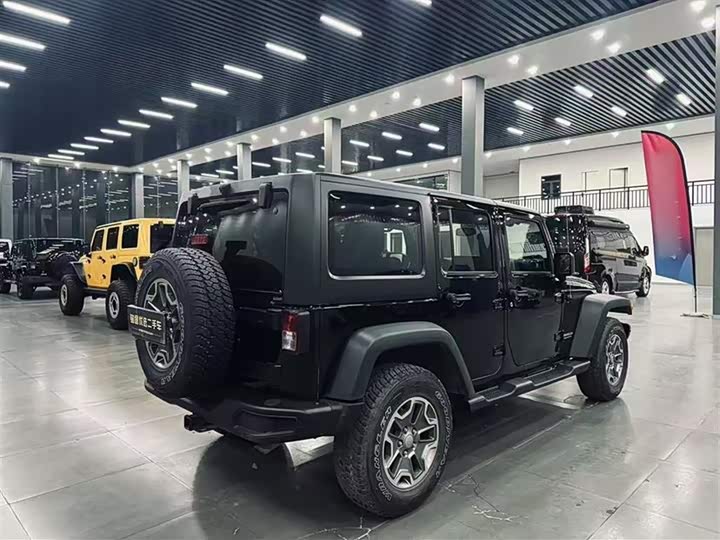 Фото 8 - Jeep Wrangler