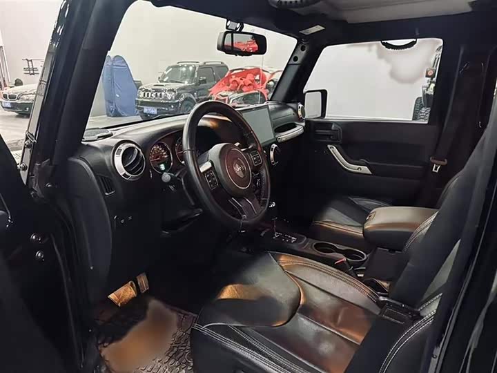 Фото 9 - Jeep Wrangler