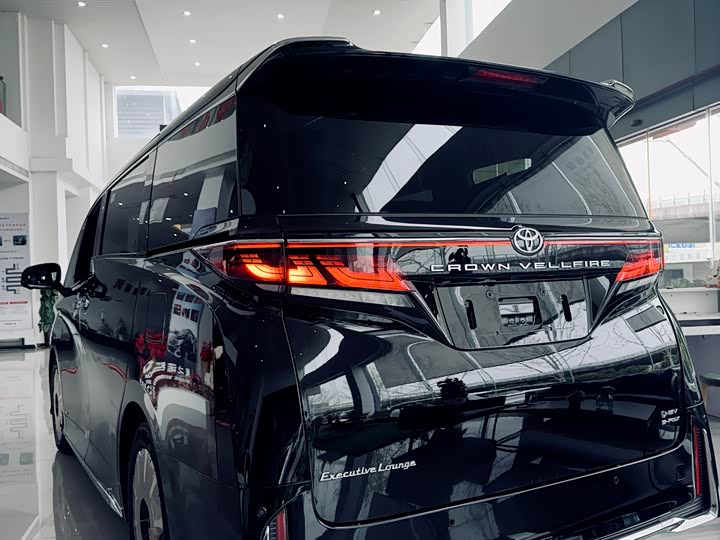 Фото 3 - Toyota Vellfire