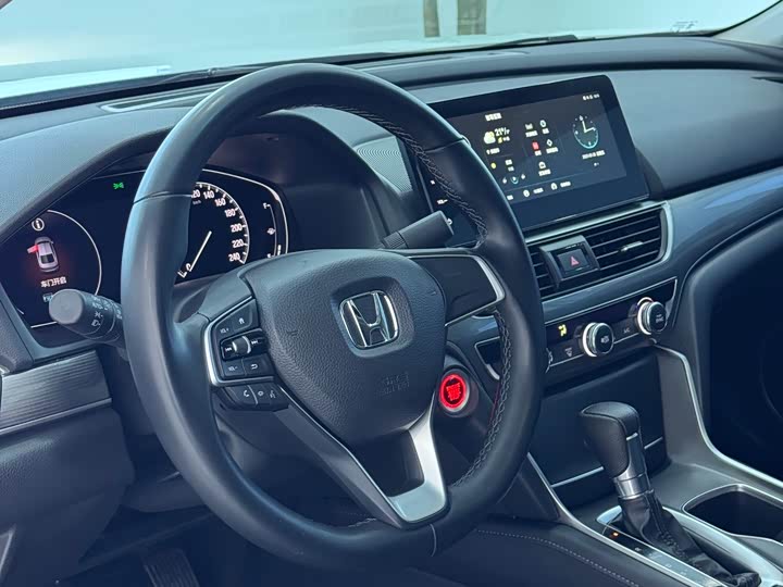 Фото 10 - Honda Accord