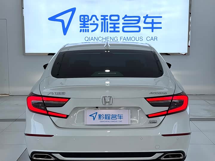 Фото 11 - Honda Accord