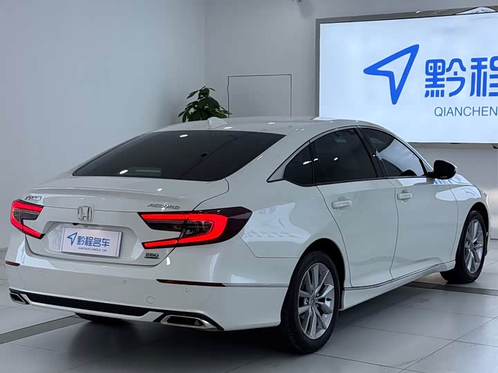 Фото 12 - Honda Accord