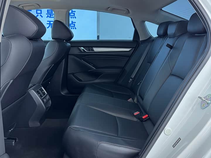 Фото 9 - Honda Accord