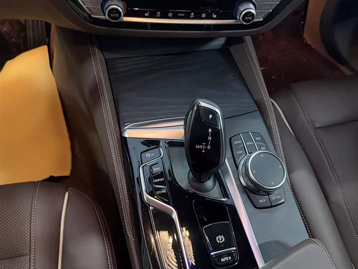 Zdjęcie 11 - BMW 5 Series