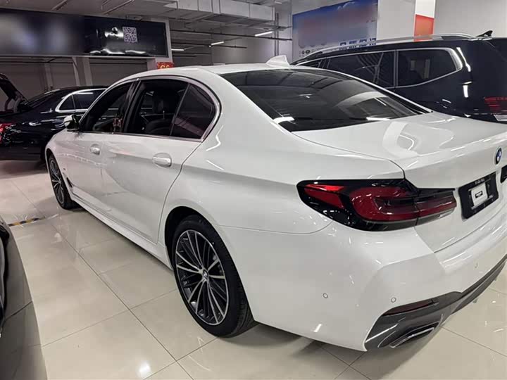 Zdjęcie 12 - BMW 5 Series