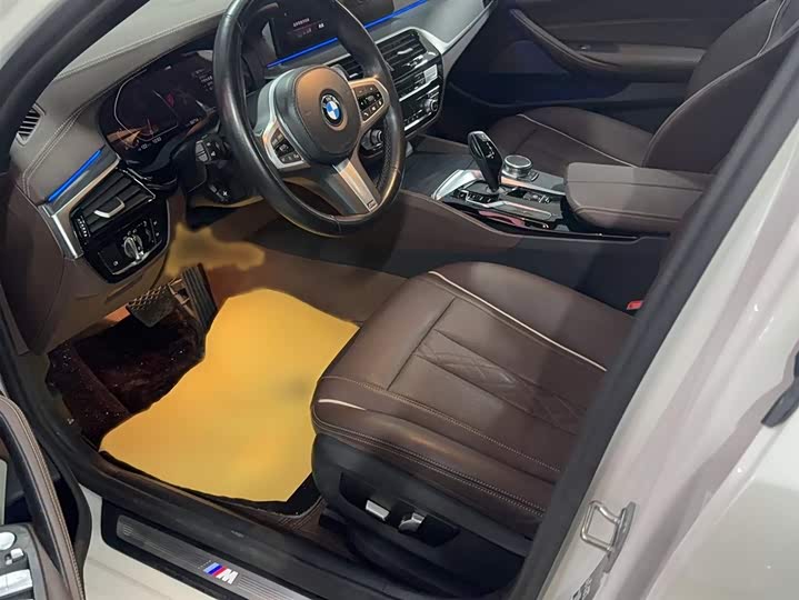 Zdjęcie 13 - BMW 5 Series