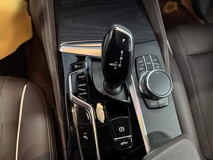 Zdjęcie 19 - BMW 5 Series