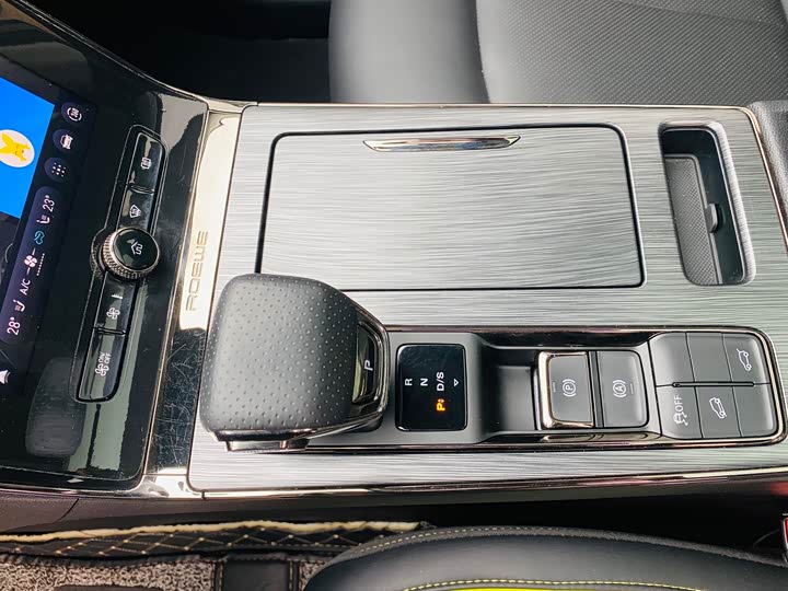 Фото 13 - Roewe RX5