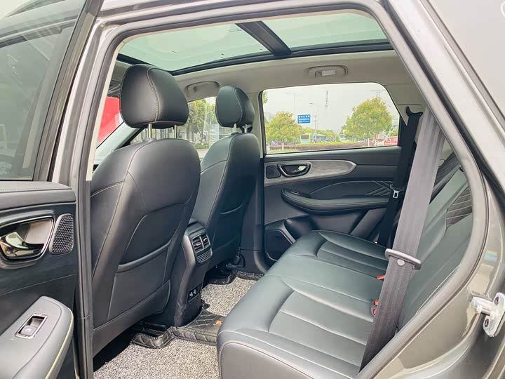 Фото 14 - Roewe RX5