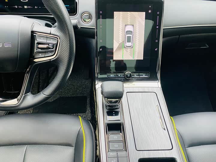 Фото 17 - Roewe RX5