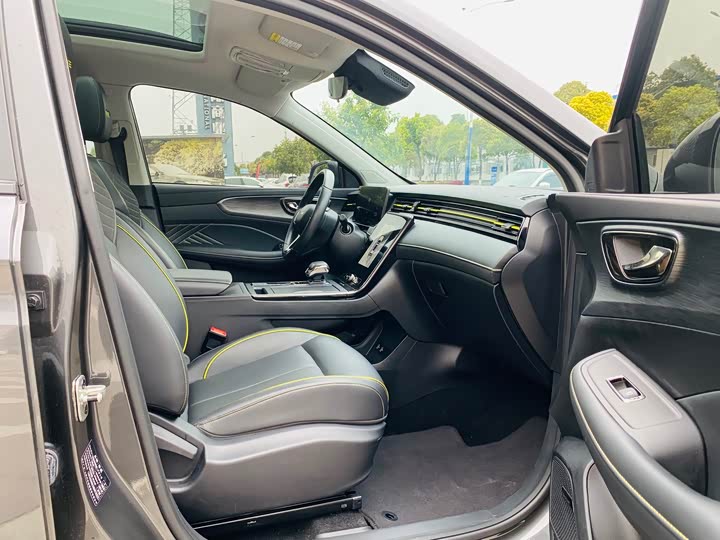 Фото 20 - Roewe RX5