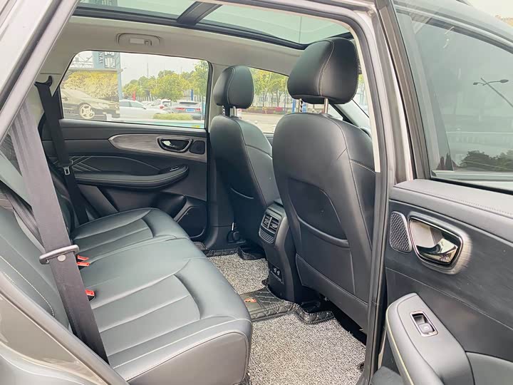 Фото 21 - Roewe RX5