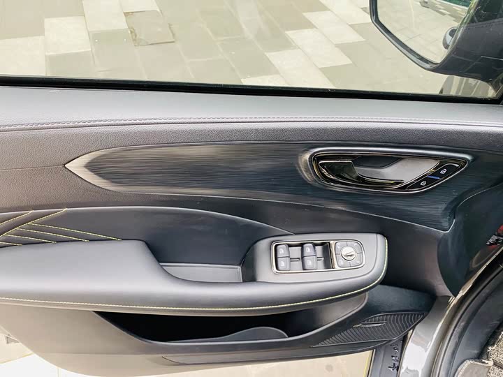 Фото 9 - Roewe RX5