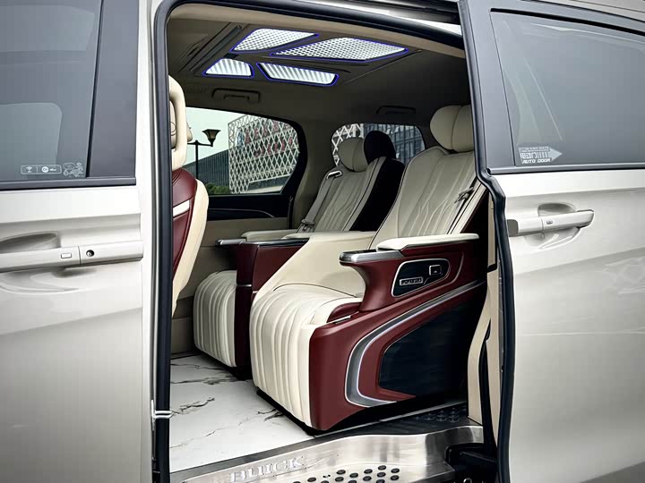 Фото 10 - Buick GL8 ES