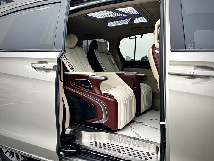 Фото 12 - Buick GL8 ES