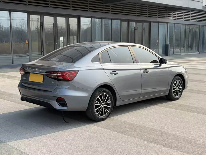 Фото 6 - Roewe i5