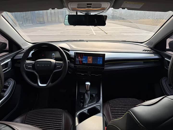 Фото 8 - Roewe i5