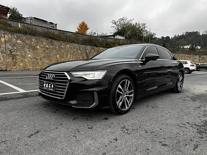 Фото 1 - Audi A6L