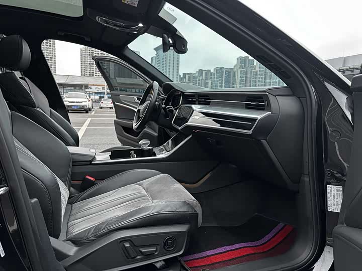 Фото 8 - Audi A6L