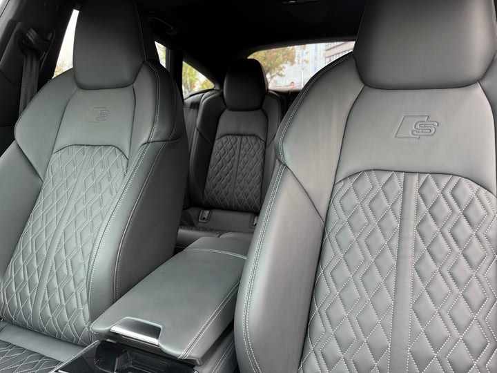 Фото 8 - Audi A7