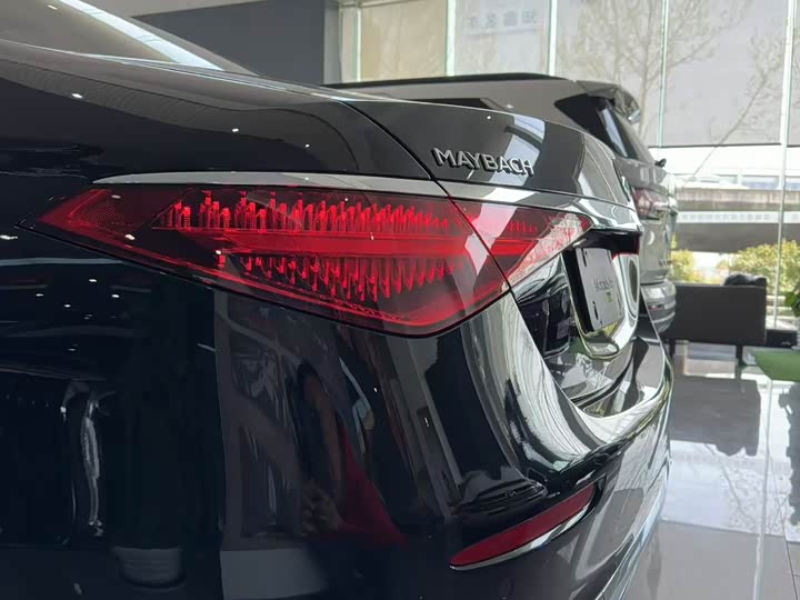 Photo 3 - Mercedes-Benz Maybach S-Class