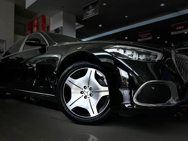 Photo 4 - Mercedes-Benz Maybach S-Class