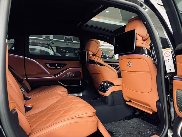 Photo 9 - Mercedes-Benz Maybach S-Class