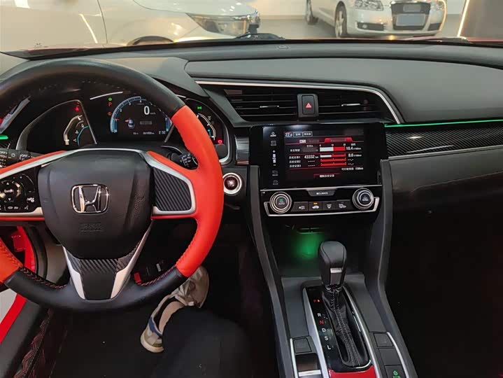 Фото 10 - Honda Civic