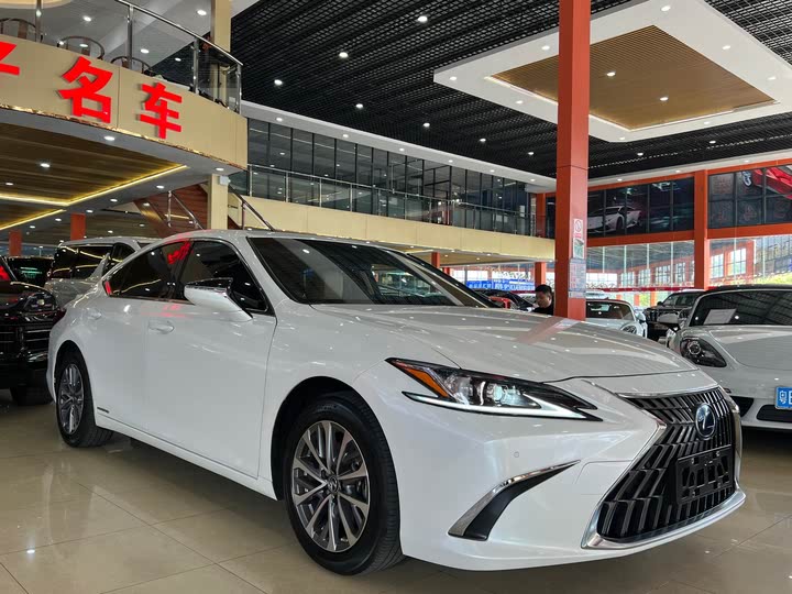 Фото 3 - Lexus ES