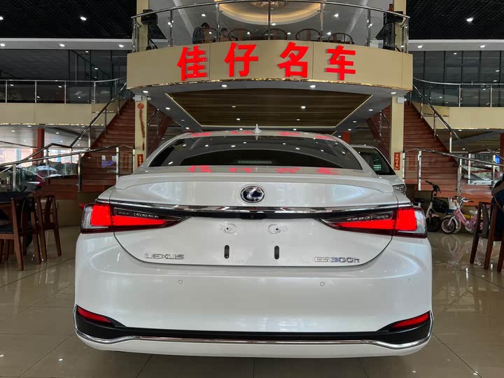 Фото 5 - Lexus ES