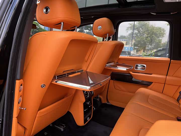 Фото 6 - Rolls-Royce Cullinan