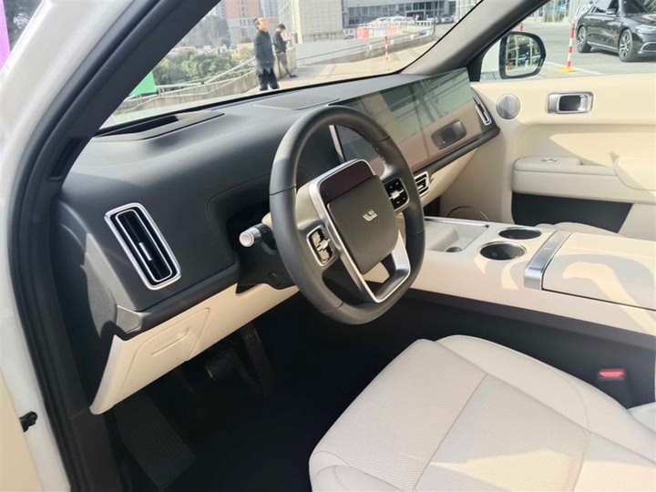 Фото 13 - LiXiang L7