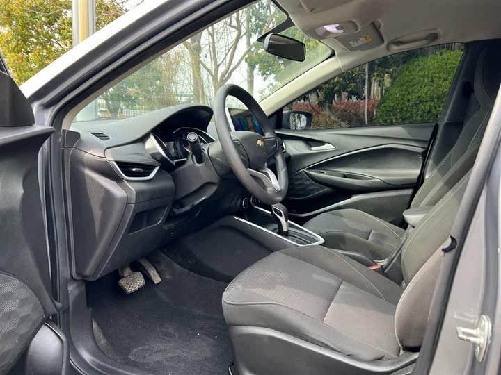 Фото 9 - Chevrolet Onix (Cavalier)