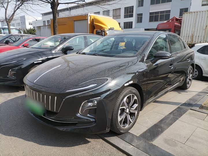 Фото 1 - Hongqi E-QM5