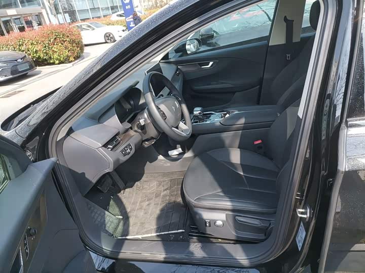 Фото 7 - Hongqi E-QM5