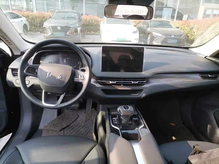 Фото 10 - Hongqi E-QM5