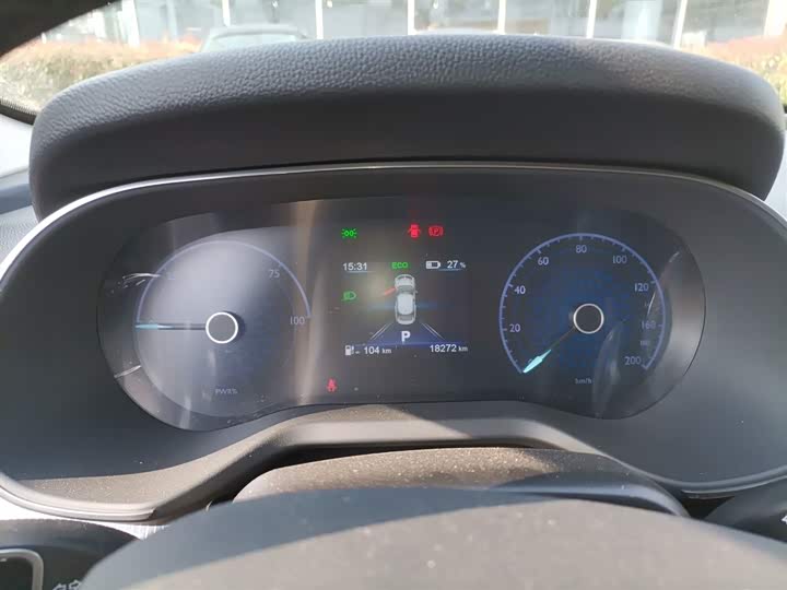 Фото 12 - Hongqi E-QM5