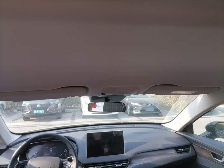 Фото 18 - Hongqi E-QM5