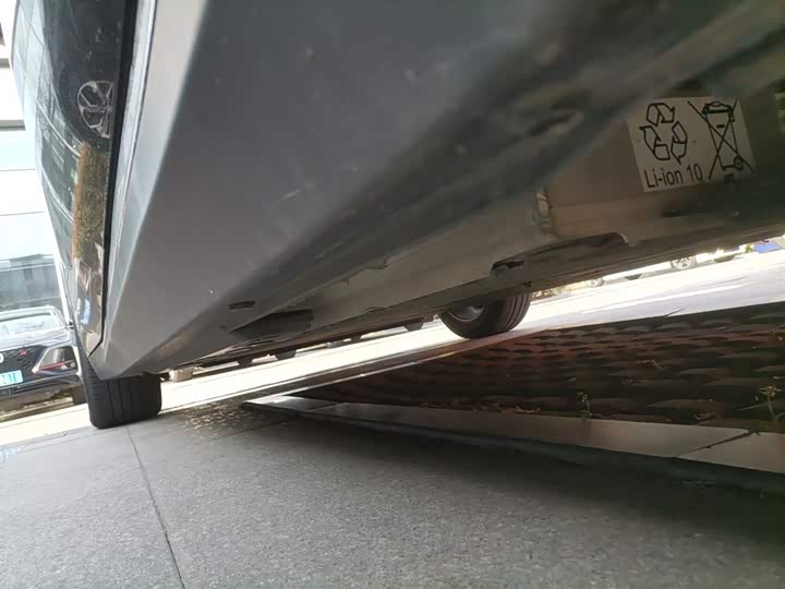 Фото 22 - Hongqi E-QM5