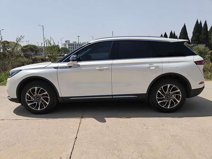 Фото 3 - Lincoln Corsair