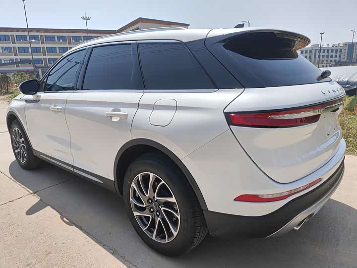 Фото 4 - Lincoln Corsair