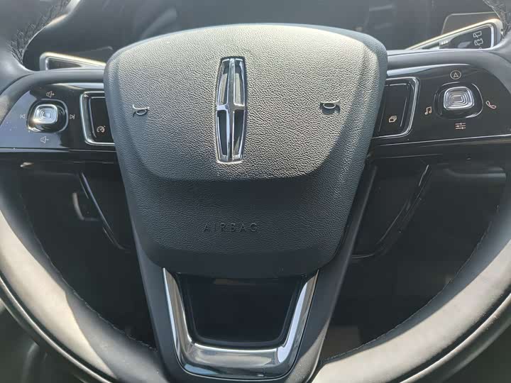 Фото 8 - Lincoln Corsair