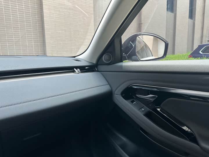 Фото 9 - Land Rover Range Rover Evoque L Hybrid