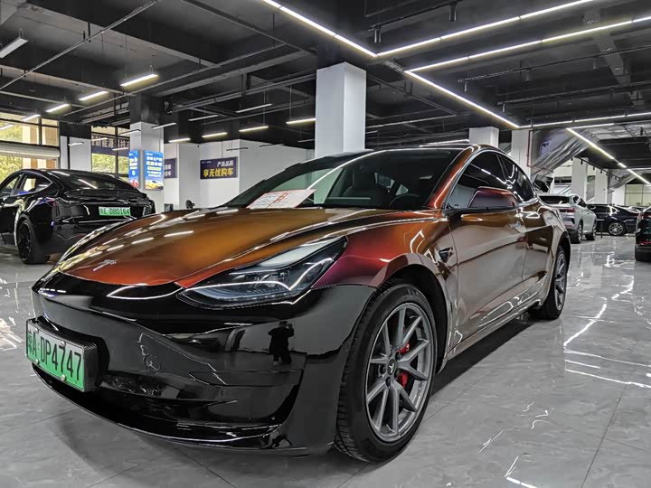 Фото 1 - Tesla Model 3