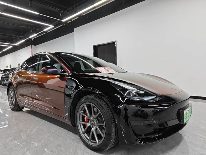 Фото 3 - Tesla Model 3