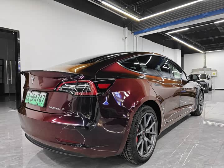 Фото 4 - Tesla Model 3