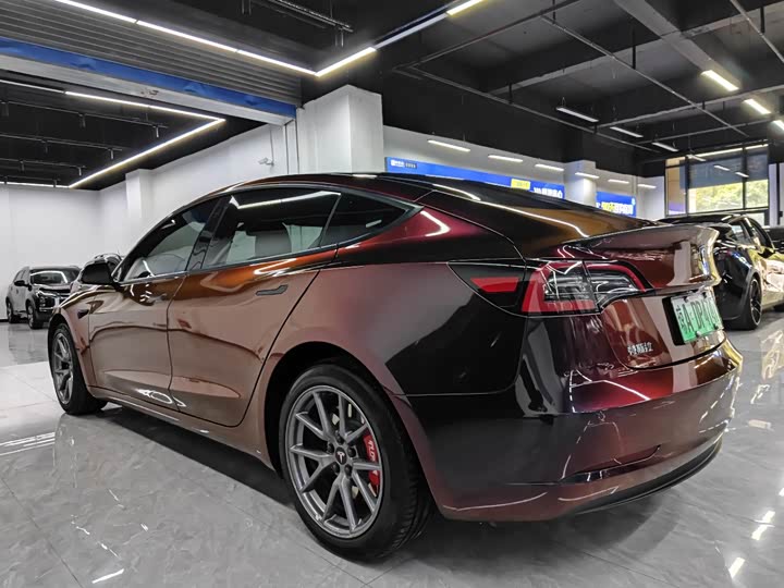 Фото 6 - Tesla Model 3